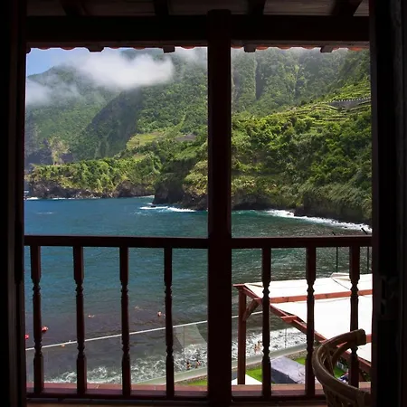 Madeira Black House By Madeira Island Seixal (Madeira)