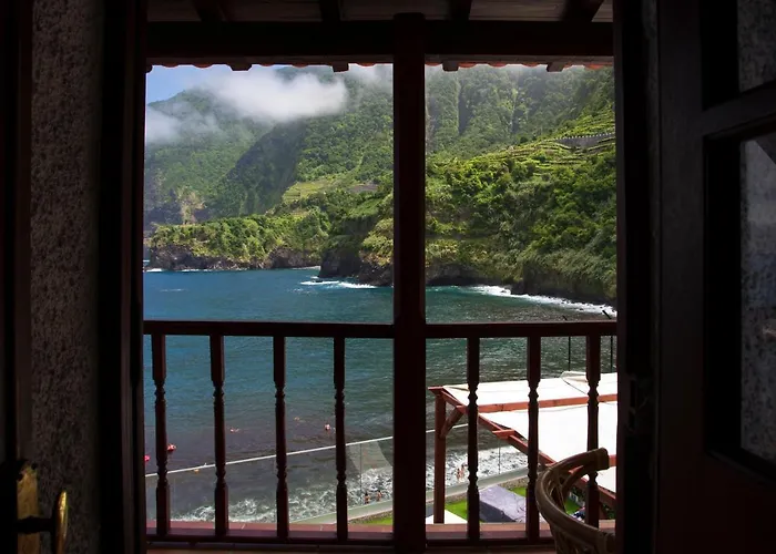 Madeira Black House By Madeira Island Seixal (Madeira)
